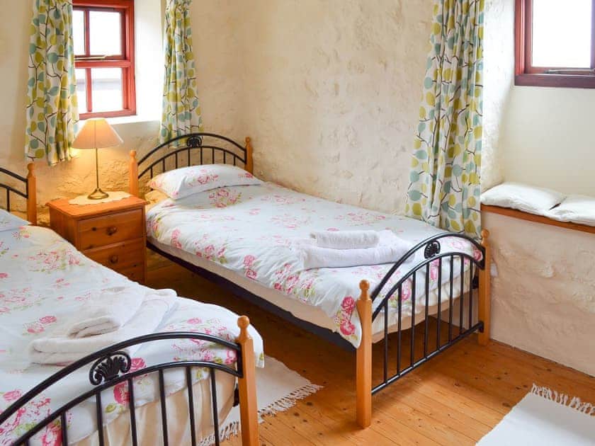 Twin bedroom | Cowslip - Trewellard Manor Farm, Trewellard, near Penzance