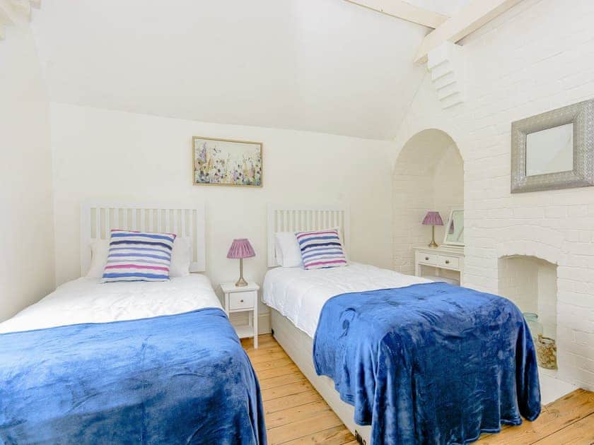Comfy twin bedroom | Station House, Miller’s Dale, near Buxton