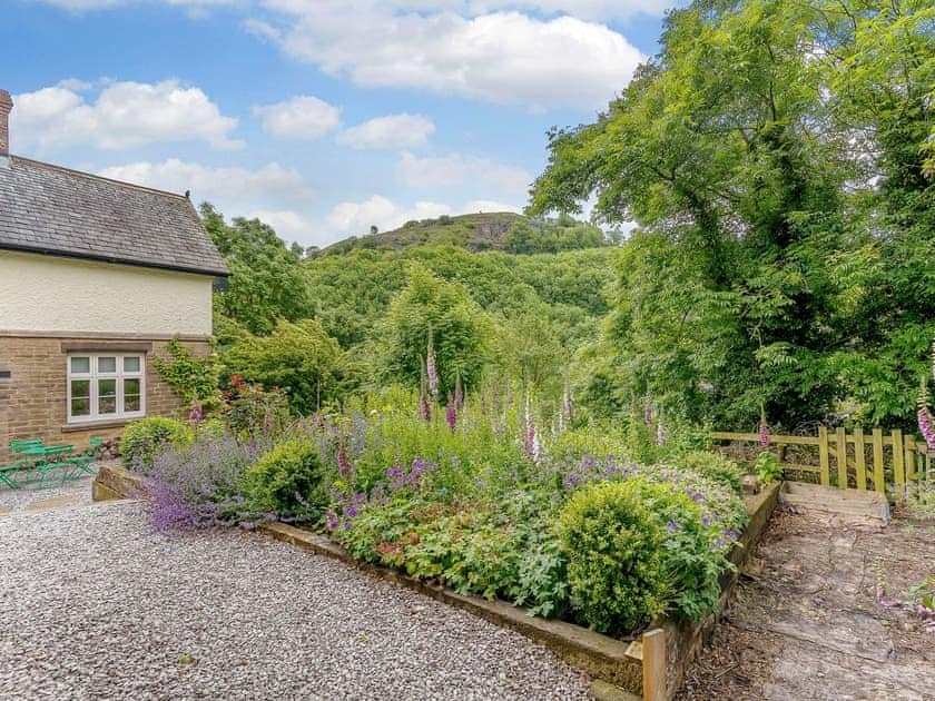 Beautiful landscaped gardens  | Station House, Miller’s Dale, near Buxton