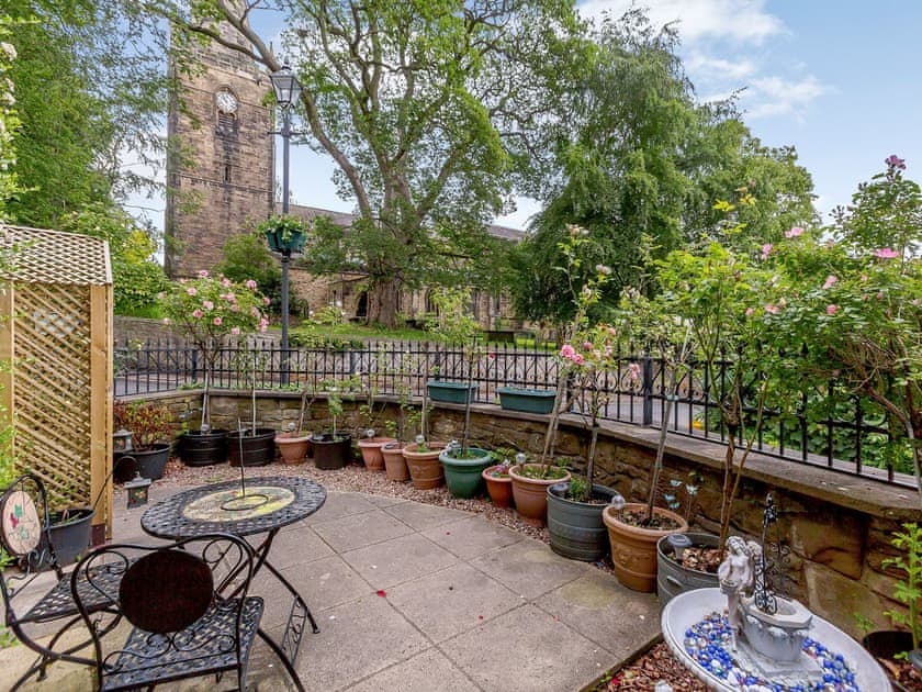 Sitting-out-area | The Gatehouse - The Chantry, Dronfield, near Chesterfield