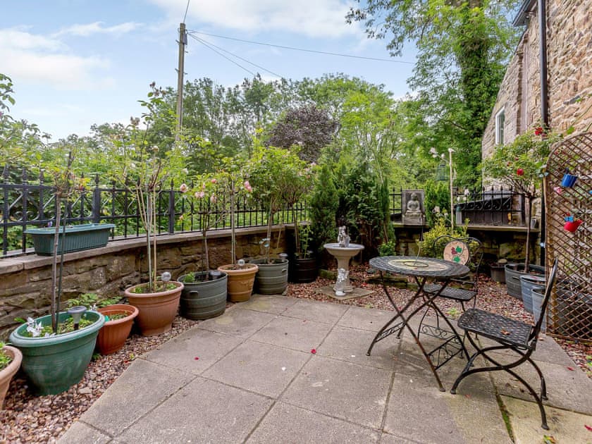 Sitting-out-area | The Gatehouse - The Chantry, Dronfield, near Chesterfield