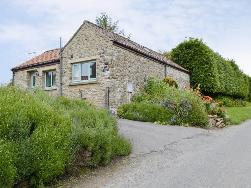 Attractive detached holiday home | Yederick Barn, Sawdon, near Scarborough