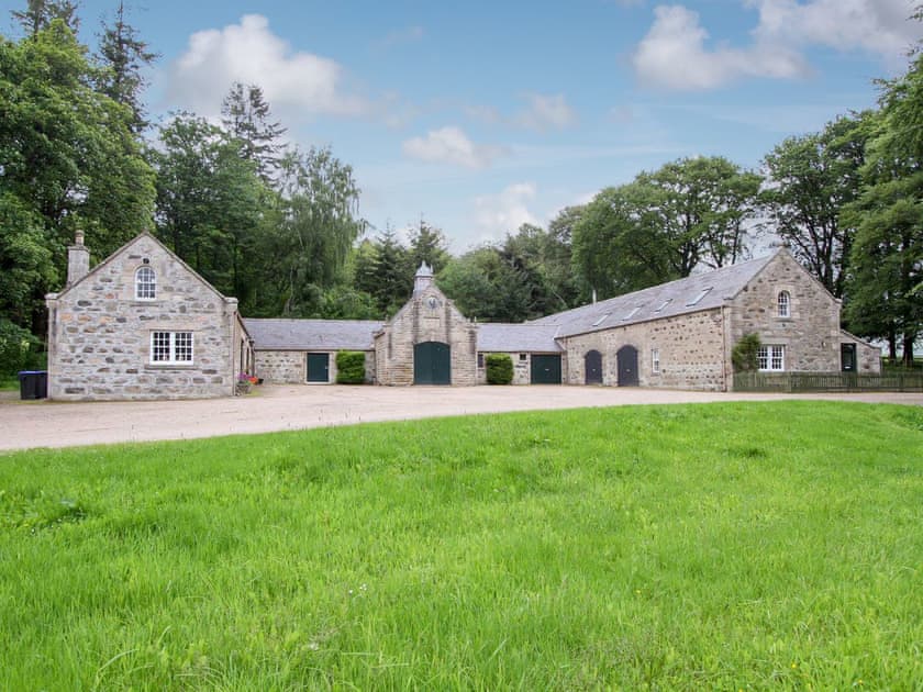 Glenkindie Estate Holiday Cottages Home Farm Cottage (ref UK10382) in