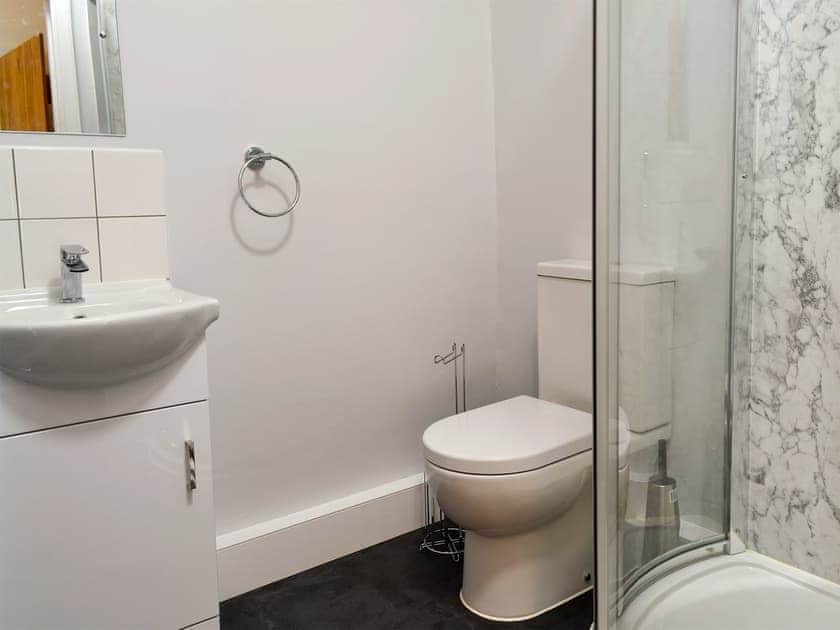 En-suite | Tyddyn Eli, Llangwm, near Corwen