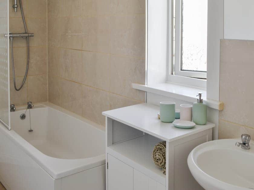 Bathroom | Bertys Beach View, Newbiggin-by-the-Sea