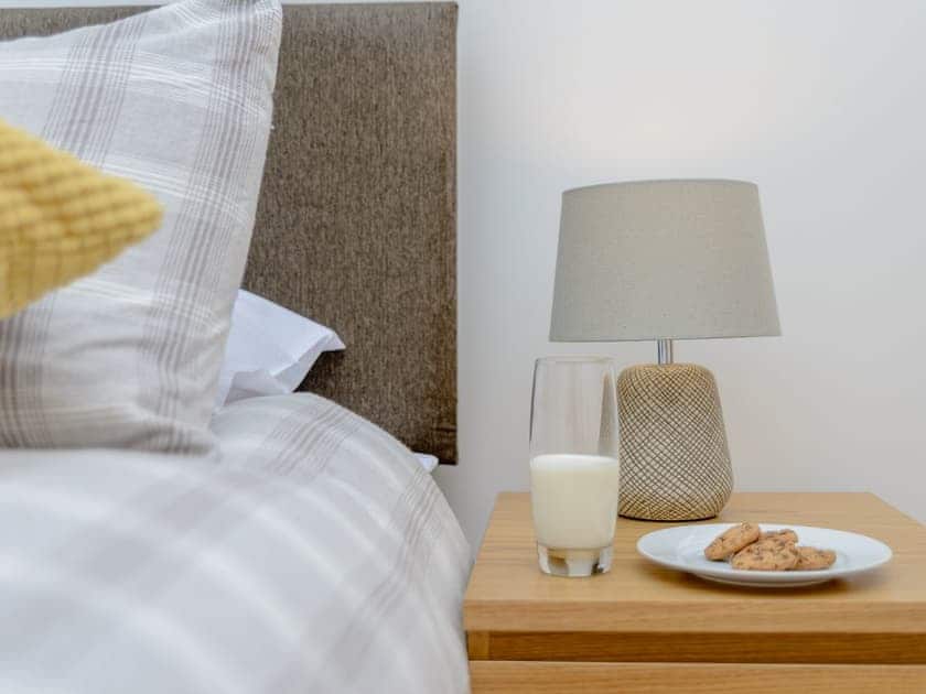 Comfy twin bedroom | Rosedene, Colwell Bay, near Yarmouth