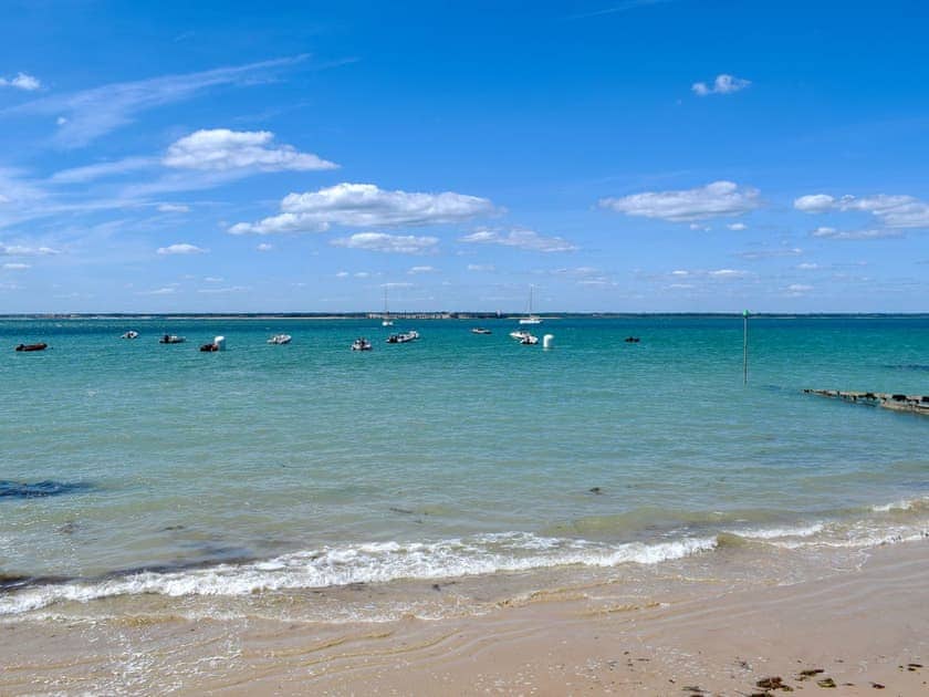 Beautiful nearby coastline | Rosedene, Colwell Bay, near Yarmouth