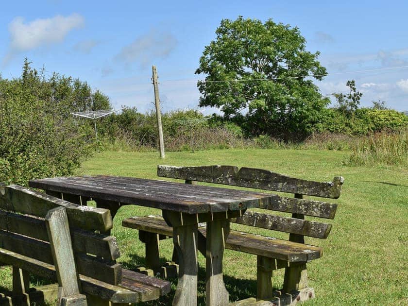 Outdoor seating area | Swallow’s Nest - Trentinney Farm Holiday Cottages, St Endellion, near Port Isaac
