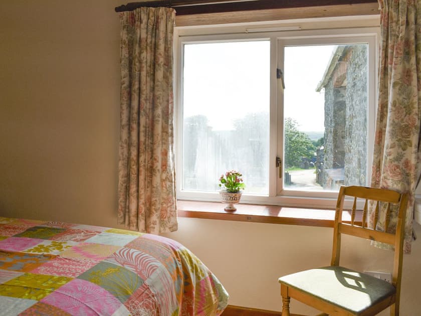 Peaceful double bedroom | Owl’s Roost - Trentinney Farm Holiday Cottages, St Endellion, near Port Isaac