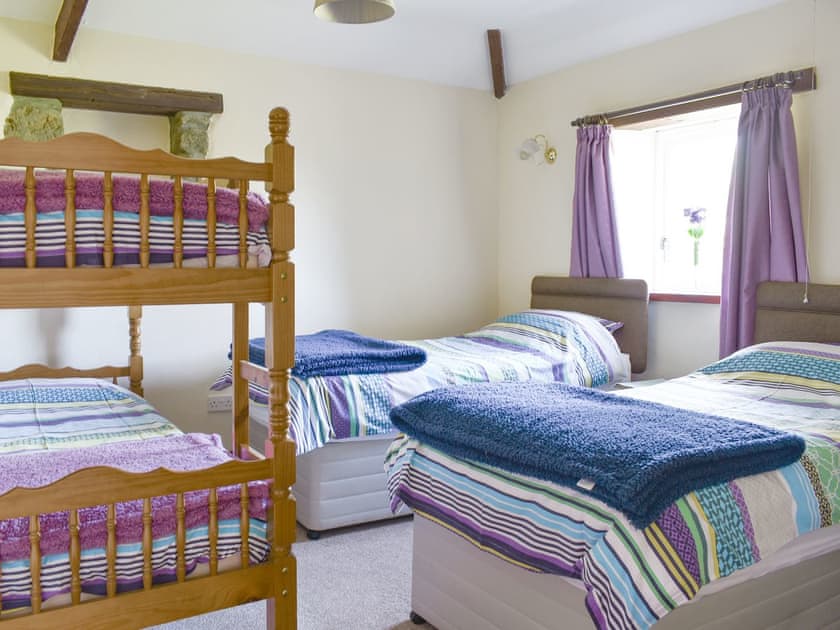 Light and airy multi-sleep bedroom | Owl’s Roost - Trentinney Farm Holiday Cottages, St Endellion, near Port Isaac