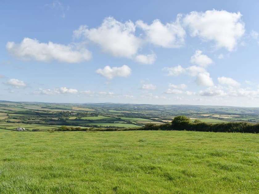 Panoramic rural views | Owl’s Roost - Trentinney Farm Holiday Cottages, St Endellion, near Port Isaac