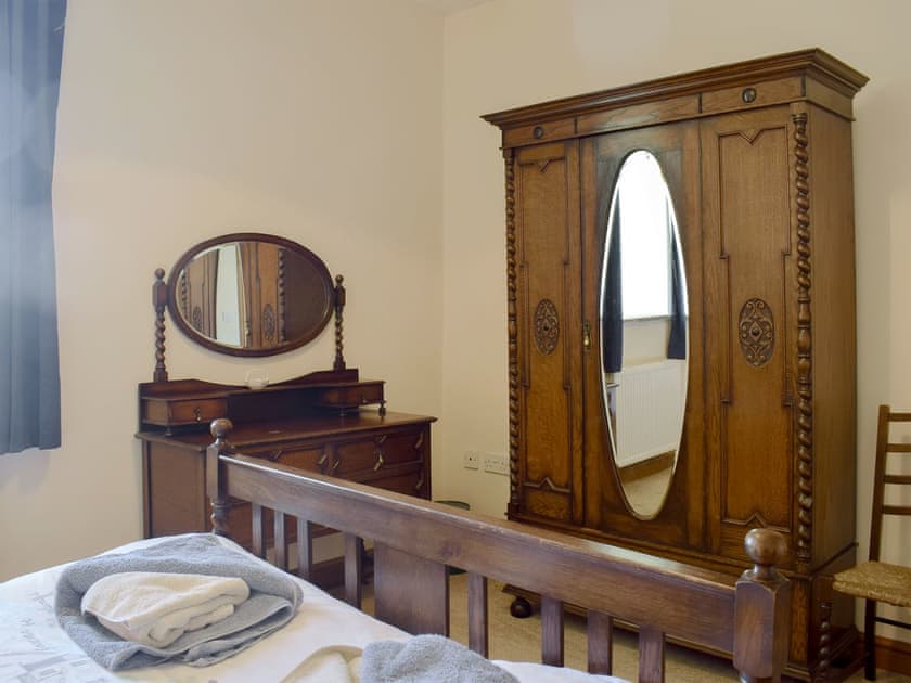 Comfortable double bedroom with en-suite | Grisedale Coach House, Threshfield, near Grassington