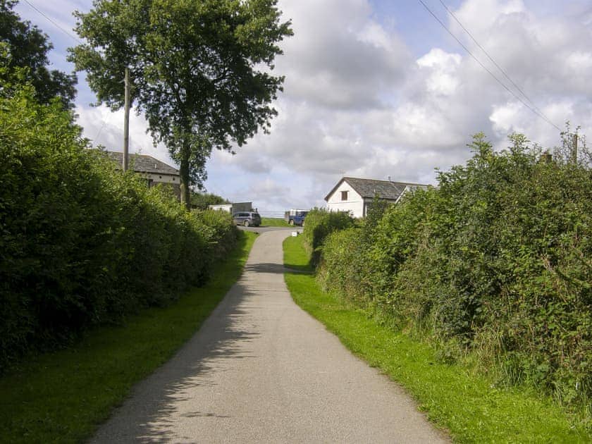 Access drive up to the farm | Well Farm Holiday Cottages, Holsworthy, near Launceston