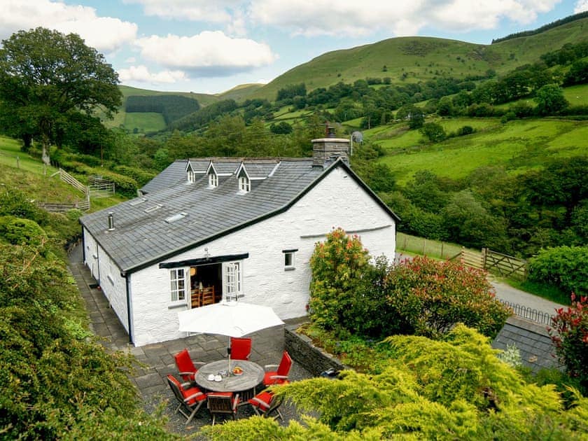 Stylish well-appointed cottage | Tyn Y Ffordd, Llanymawddwy near Dolgellau