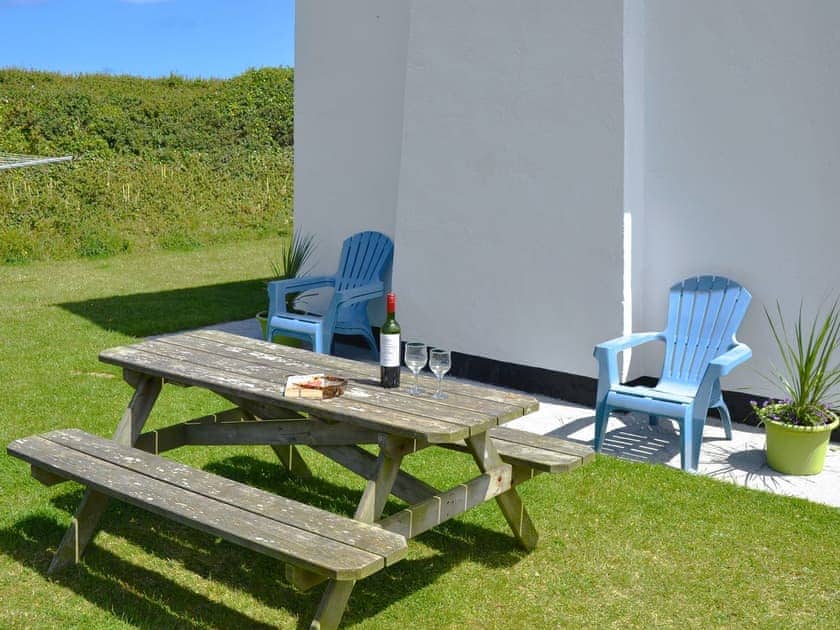 Delightful sitting out area | St Cadoc Cottage, Harlyn Bay, near Padstow
