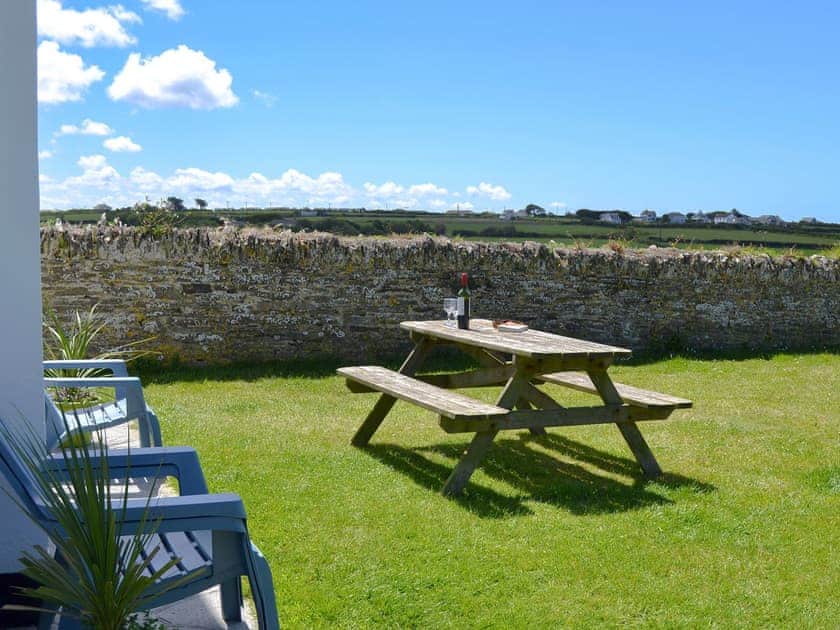 Delightful sitting out area | St Cadoc Cottage, Harlyn Bay, near Padstow