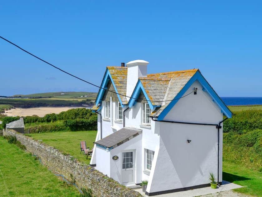 Excellent holiday home | St Cadoc Cottage, Harlyn Bay, near Padstow