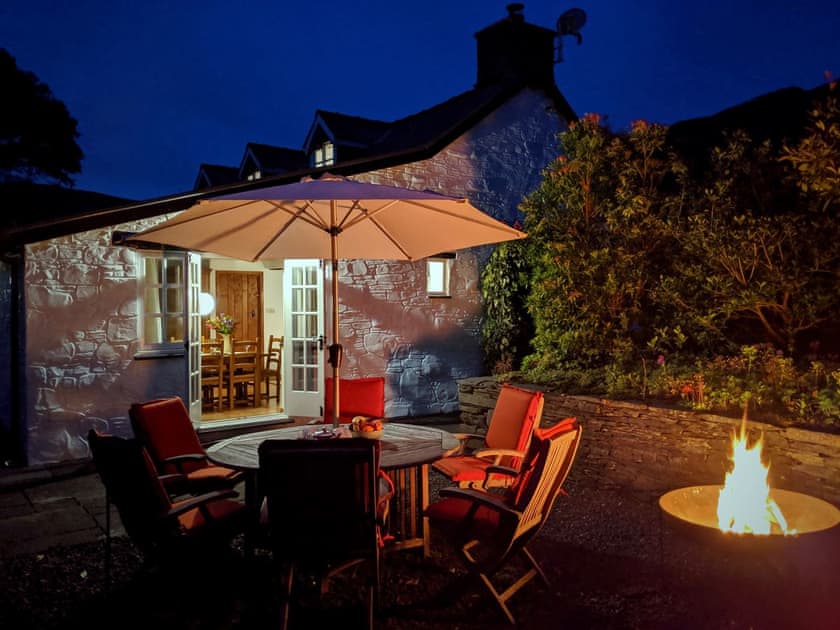 Wonderful patio area ideal for evening entertaining | Tyn Y Ffordd, Llanymawddwy near Dolgellau