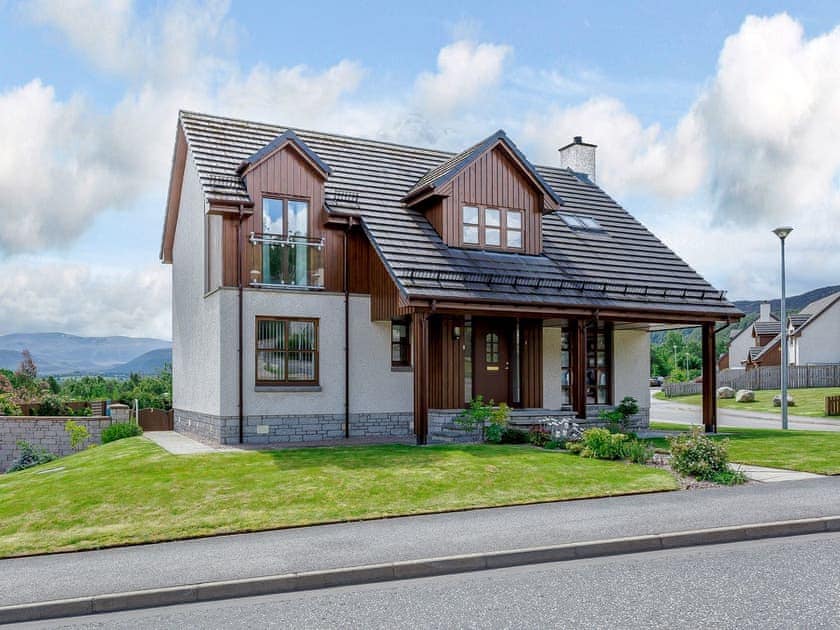 Well appointed holiday home surrounded by magnificent scenery | The Lookout, Aviemore