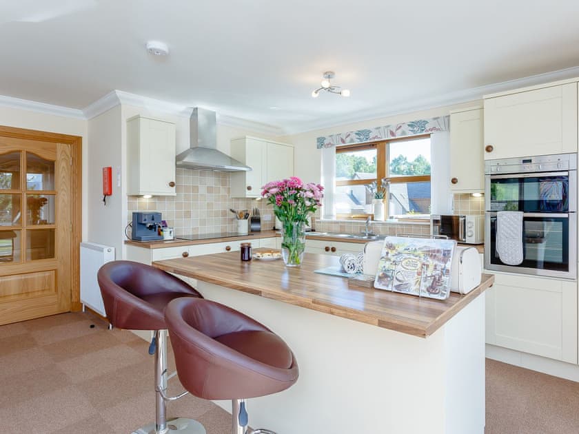 Attractive well equipped kitchen | The Lookout, Aviemore