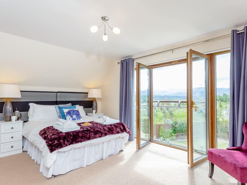 Spacious bedroom with kingsize bed | The Lookout, Aviemore