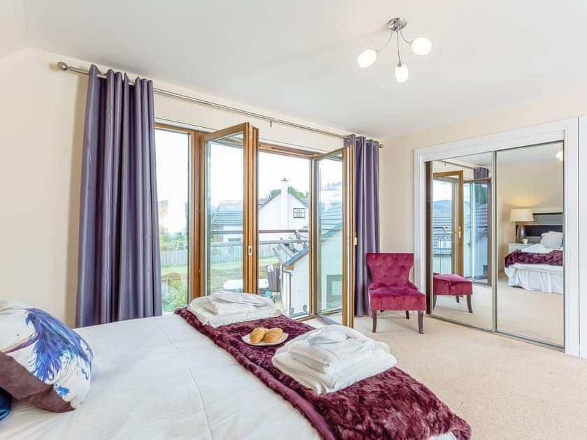 Spacious bedroom with kingsize bed | The Lookout, Aviemore