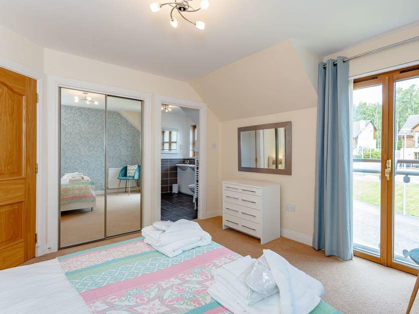 Double bedroom with en-suite | The Lookout, Aviemore
