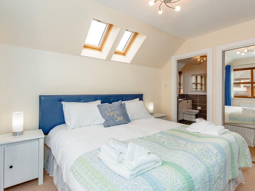 Double bedroom with en-suite | The Lookout, Aviemore