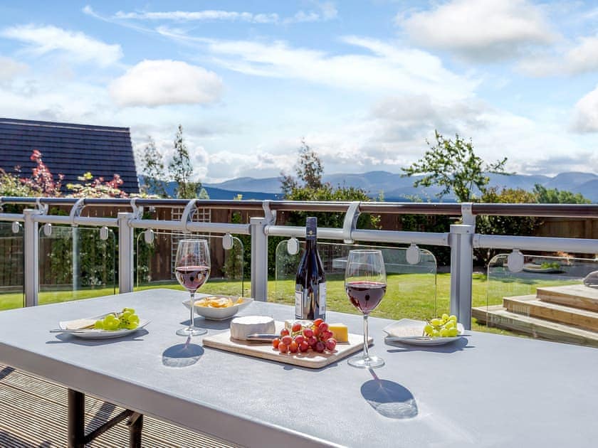 Sitting-out-area | The Lookout, Aviemore