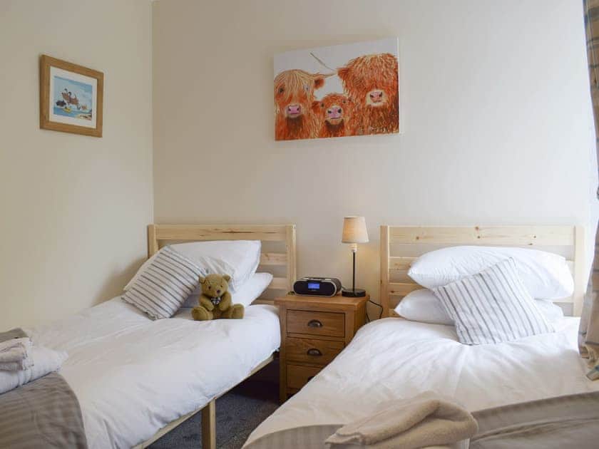Light and airy twin bedroom | Kirkview Cottage, Upper Largo, near Leven