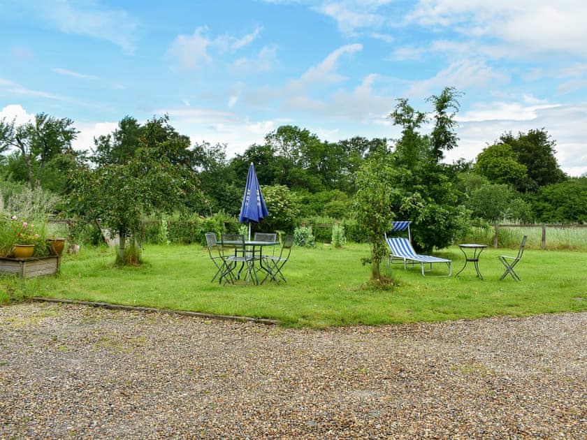 6-acre enclosed lawned grounds  | Evie Rose Cottage, Elsenham, near Bishop’s Stortford 