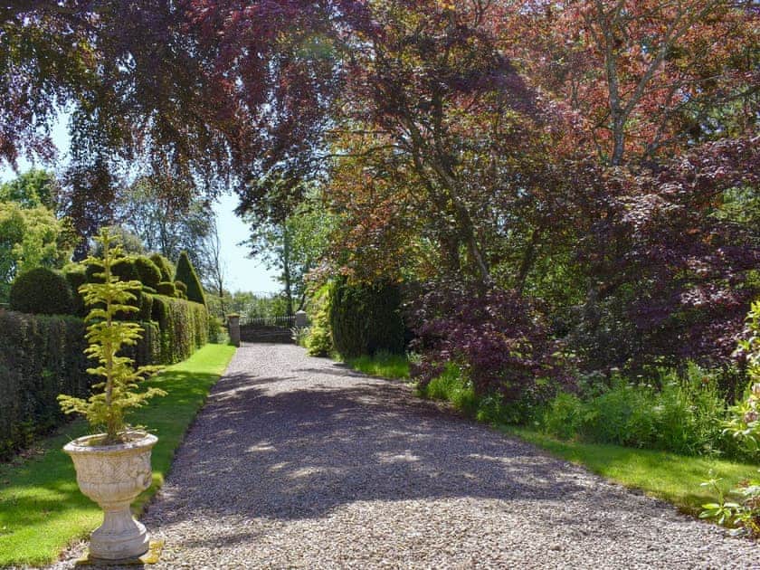 Large grounds | The Courtyard Suite, Pitscandly, near Forfar