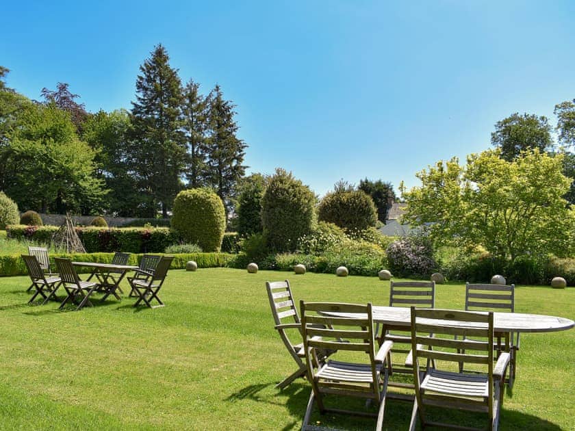 Attractive garden and grounds | The Courtyard Suite, Pitscandly, near Forfar