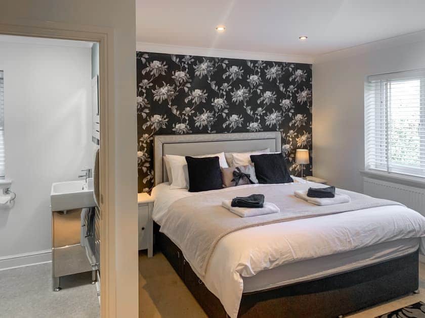 Super King Bedroom with en-suite shower room | Oswald House, Llanon, near Aberaeron