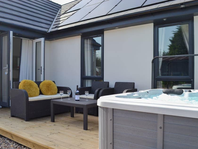Outdoor area with hot tub | Daisy Cottage - Hoxne Cottages, Strensall, near York