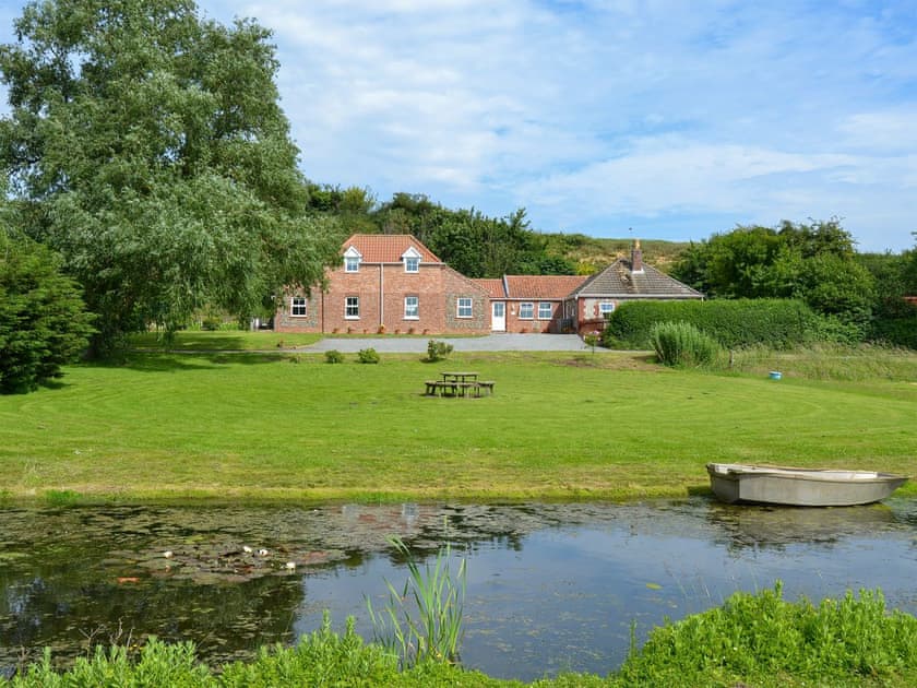 Dairy Farm Cottages Flint Cottage in West Caister, Norfolk Book Online Hoseasons