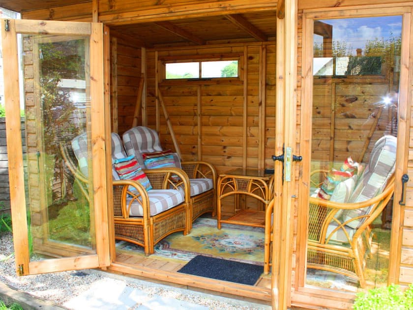 Furnished summerhouse | Churchview House, Winterbourne Abbas, near Dorchester