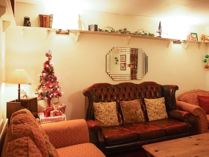 Seasonally decorated living room | Churchview House, Winterbourne Abbas, near Dorchester