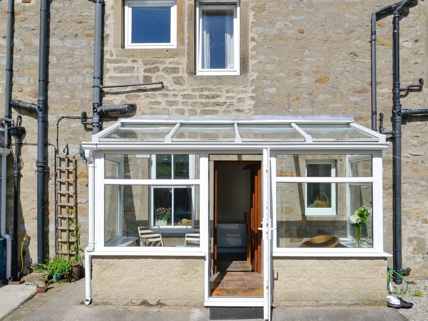 Delightful holiday cottage with conservatory | Brambledene, Hebden, near Grassington
