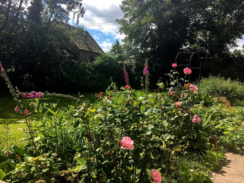 Lawned garden with patio and garden furniture | The Mill Cottage, Heath, near Chesterfield