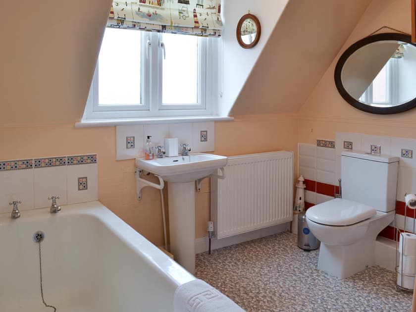 Main bathroom | Esplanade Crescent, Scarborough
