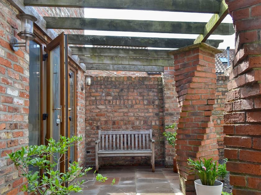 Sitting-out-area | Oxtoby’s Upstairs - Oxtoby’s Cottages York, York