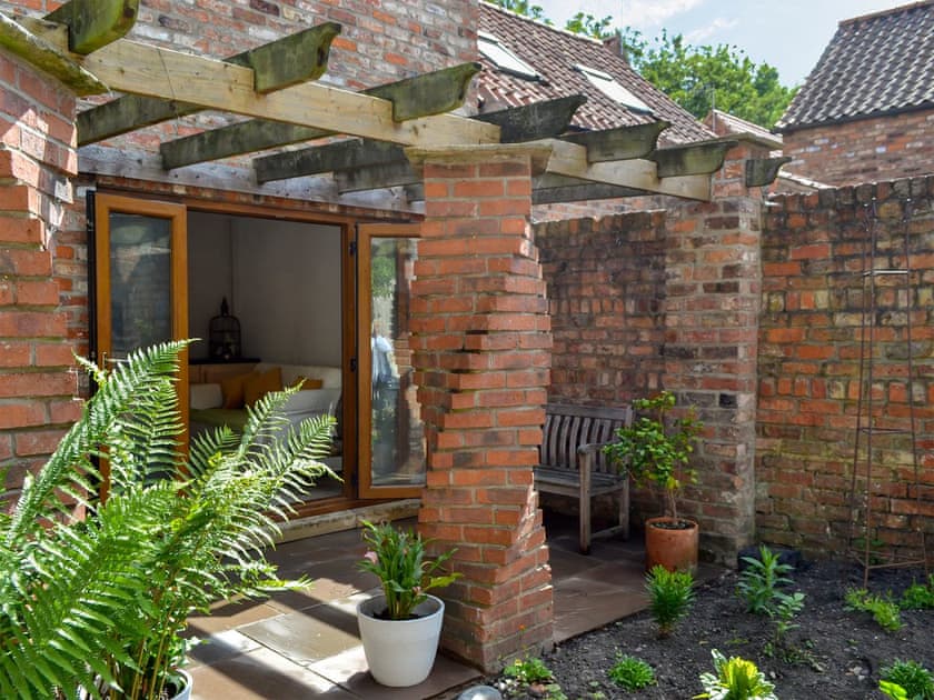 Sitting-out-area | Oxtoby’s Upstairs - Oxtoby’s Cottages York, York