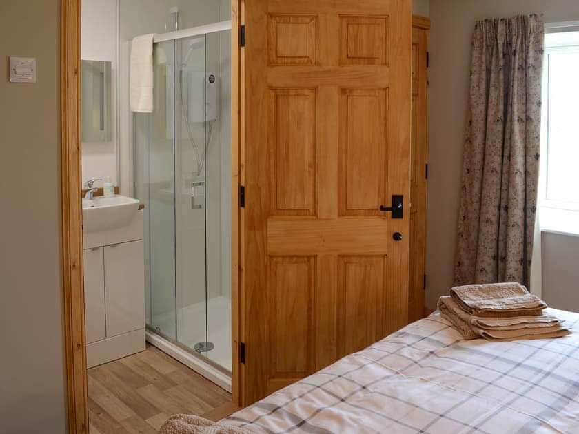 En-suite | Grieve’s Cottage, Portmahomack, near Tain