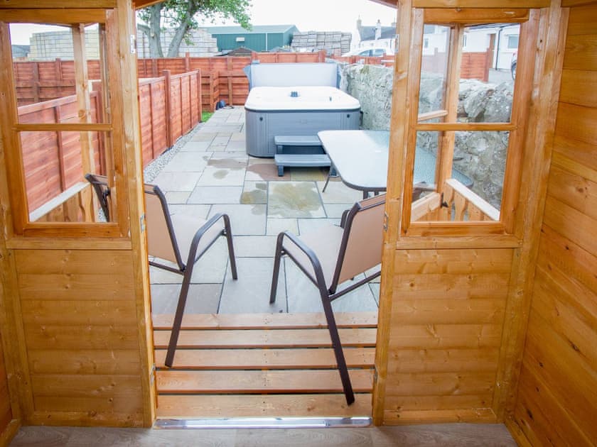Hot tub | Grieve’s Cottage, Portmahomack, near Tain