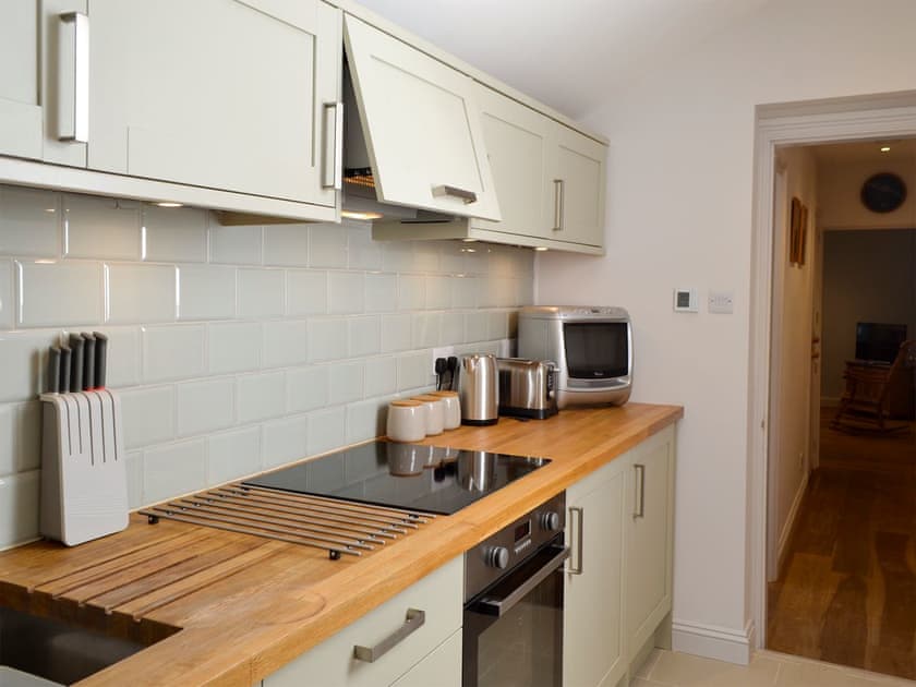 Galley style kitchen | Oxtoby’s Downstairs - Oxtoby’s Cottages York, York
