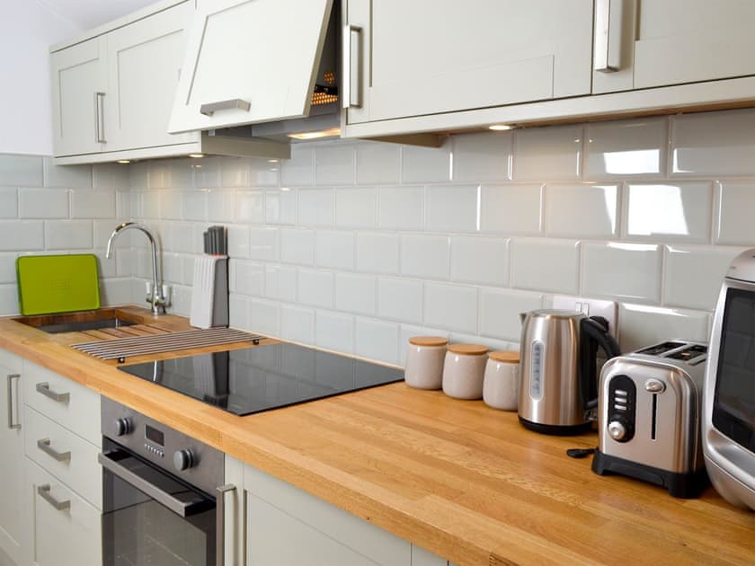 Galley style kitchen | Oxtoby’s Downstairs - Oxtoby’s Cottages York, York