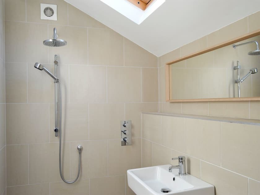 Shower room | Oxtoby’s Downstairs - Oxtoby’s Cottages York, York