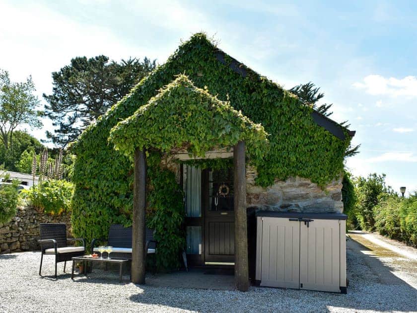 Pretty ivy-clad holiday cottage  | Babes Cottage - Caerkief Farm, Goonhavern, near Perranporth