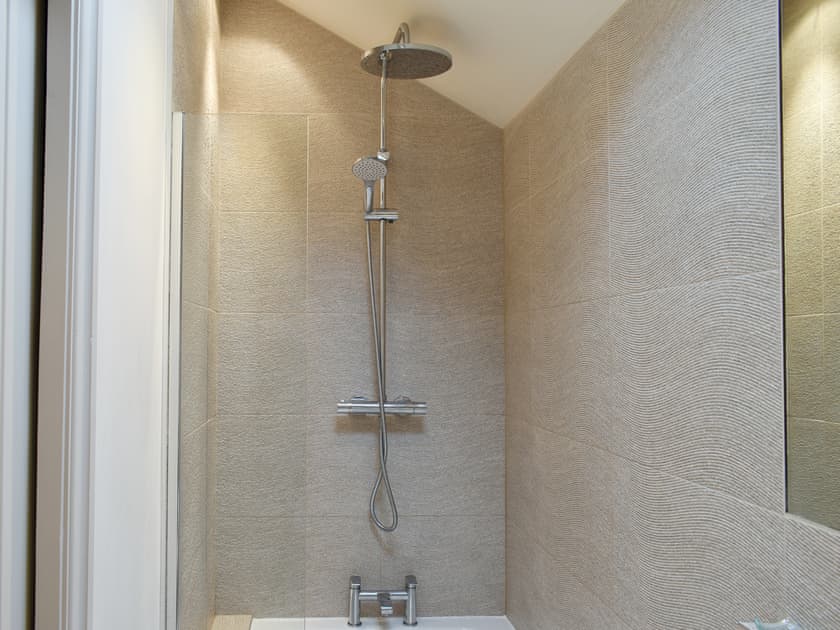 En-suite bathroom with shower over the bath | Easter Cottage, Bamford, near Hope Valley